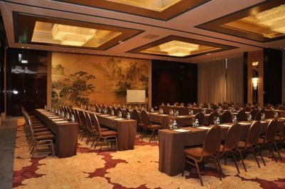 以禮相待，盡顯匠心——朗麗茲酒店禮儀服務(wù)體驗(yàn)記